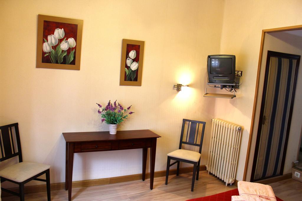 Hostal De La Torre Hostal Economico 巴利亚多利德 客房 照片
