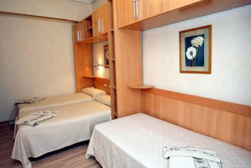 Hostal De La Torre Hostal Economico 巴利亚多利德 外观 照片