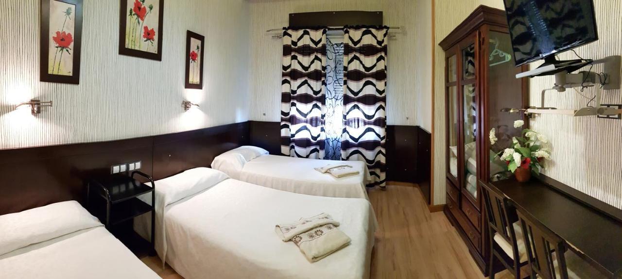 Hostal De La Torre Hostal Economico 巴利亚多利德 外观 照片