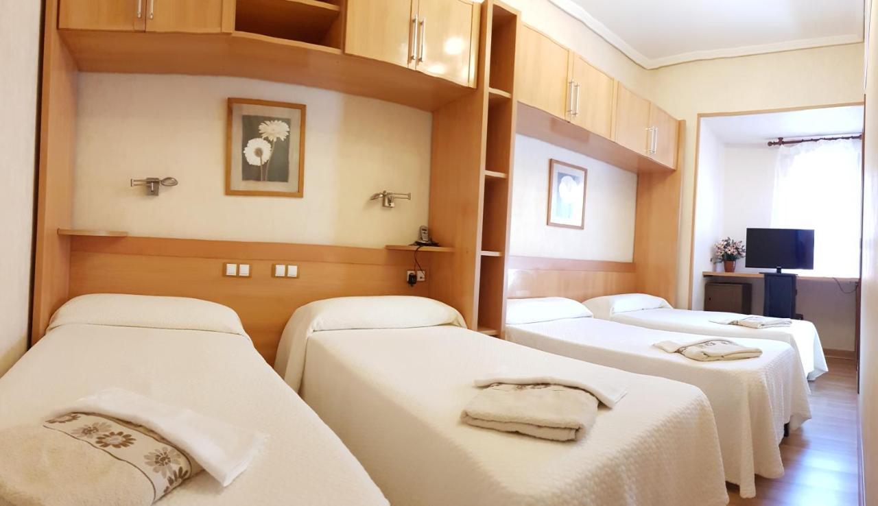 Hostal De La Torre Hostal Economico 巴利亚多利德 外观 照片
