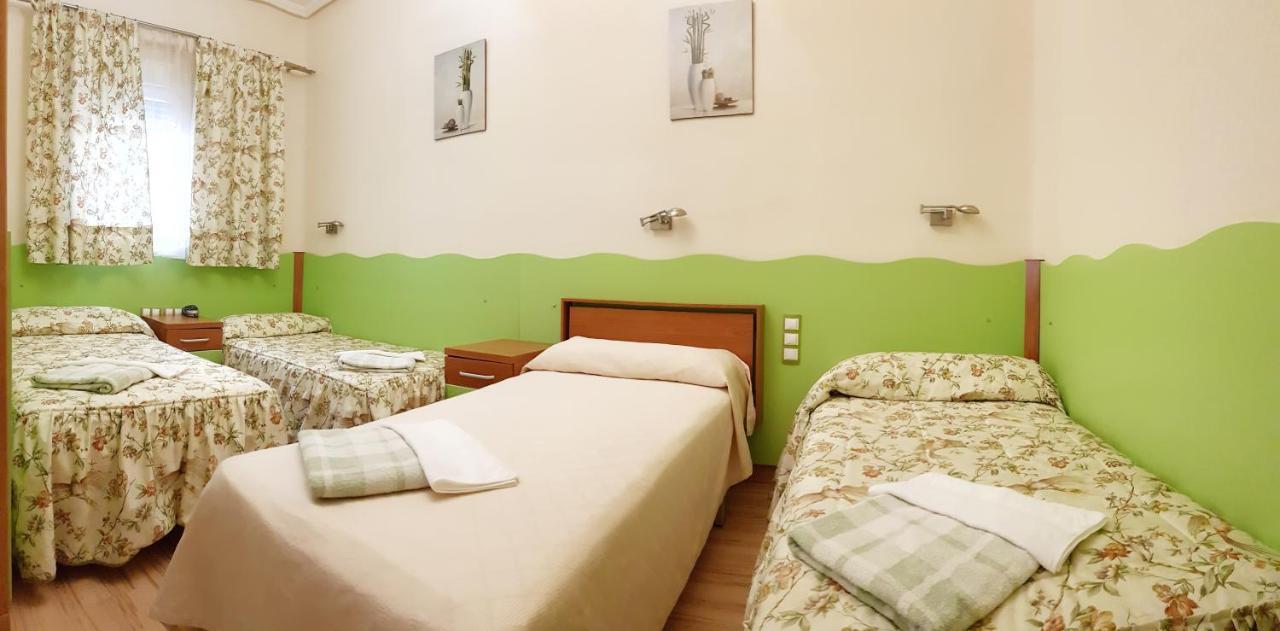 Hostal De La Torre Hostal Economico 巴利亚多利德 外观 照片